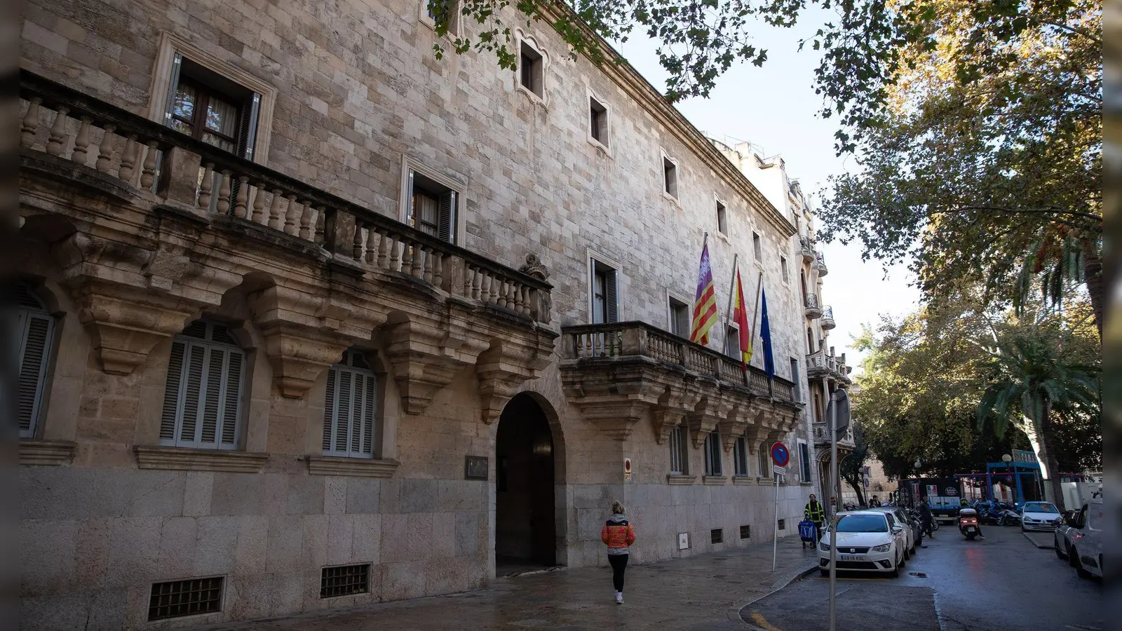 In einem Prozess in Palma muss sich ein dort lebender Deutscher wegen des Vorwurfs der Vergewaltigung verantworten. (Illustration) (Foto: Clara Margais/dpa)