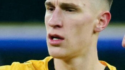 Die Abwehrbosse Nico Schlotterbeck und Emre Can absolvierten gemeinsam das Abschlusstraining. (Archivbild) (Foto: Bernd Thissen/dpa)