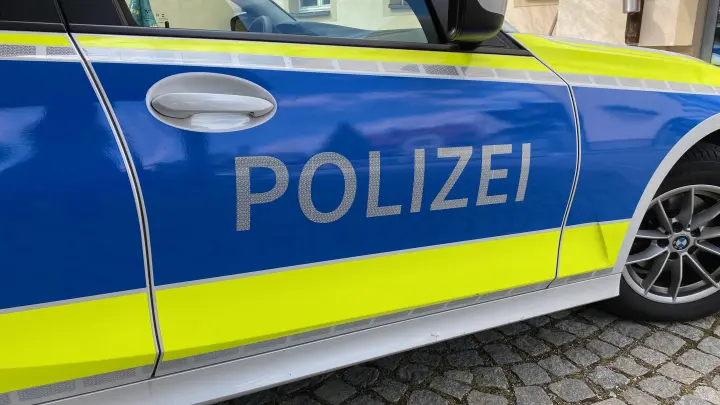 Die Polizei musste nahe Reusch (Weigenheim) zu einem Lkw-Unfall ausrücken. (Symbolbild: Manfred Blendinger)