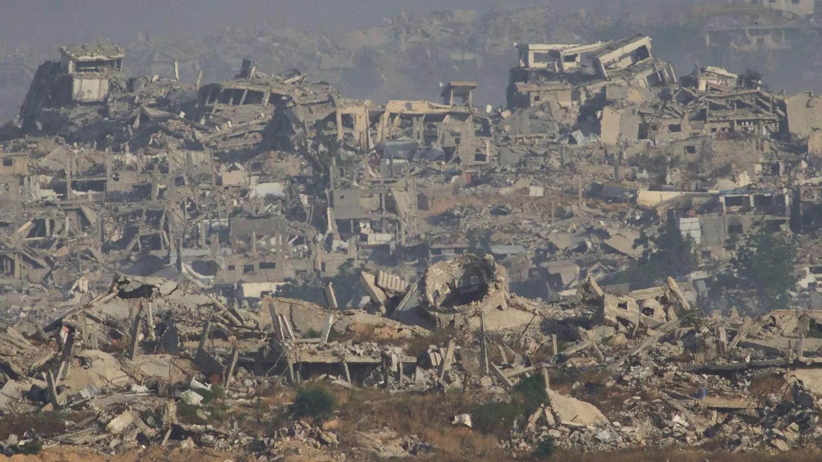 Aus dem Gazastreifen sind wieder viele Tote nach Angriffen gemeldet worden.  (Foto: Ariel Schalit/AP/dpa)