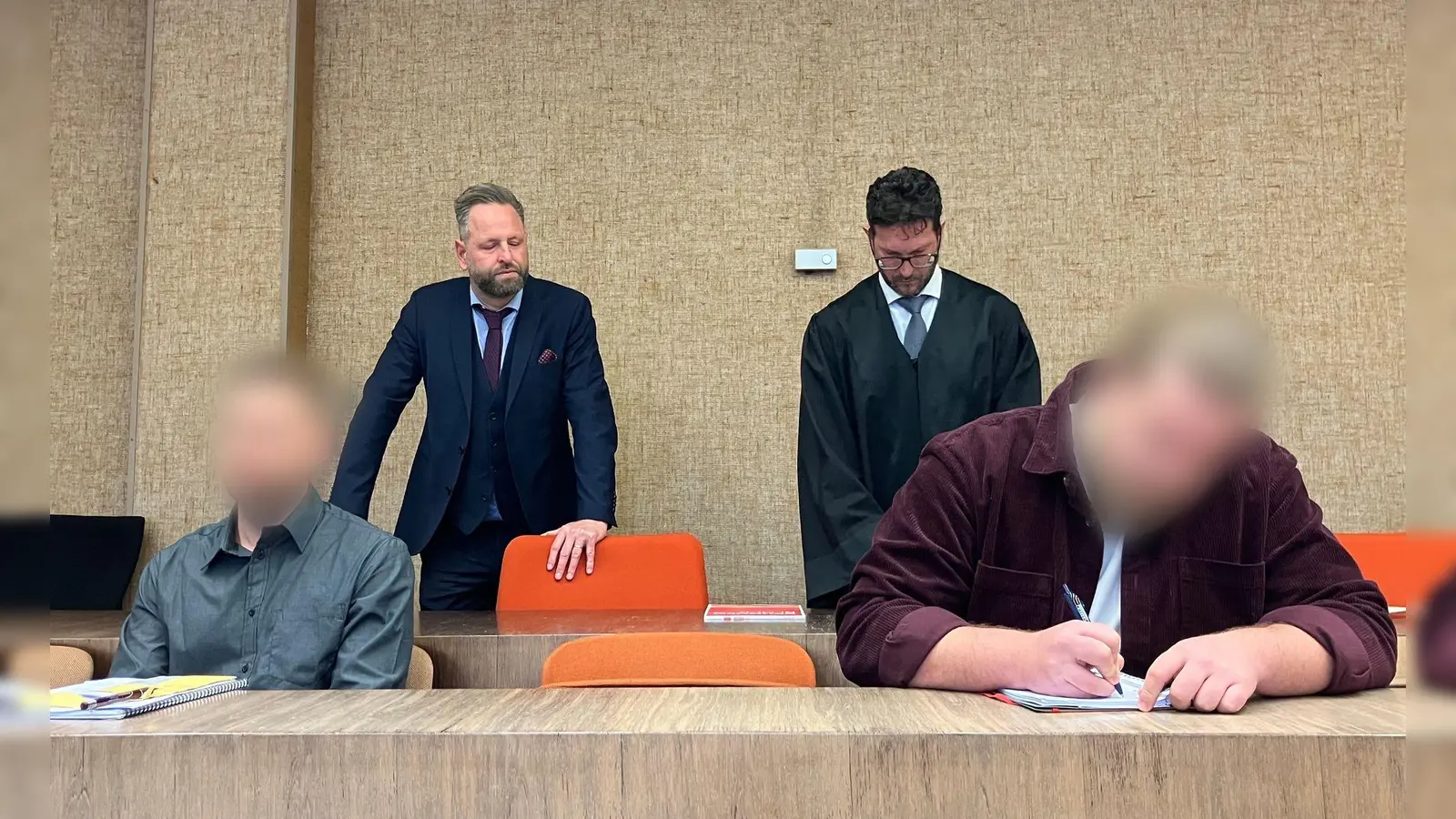 Die beiden Angeklagten schwiegen zunächst. (Archivbild) (Foto: Britta Schultejans/dpa)