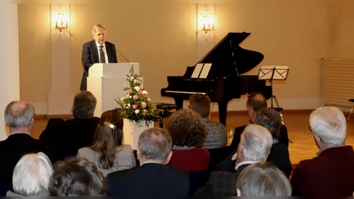 „Seitens der jüdischen Gemeinschaft wurden immer und immer wieder Brücken gebaut und betreten“, hob Landtags-Vizepräsident Karl Freller hervor. Er hielt den Festvortrag zum Auftakt der Woche. (Foto: Oliver Herbst)