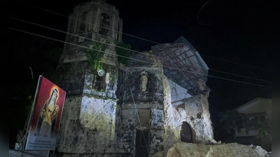 Bei dem Erdbeben wurde auch eine Kirche beschädigt. (Foto: Stringer/XinHua/dpa)