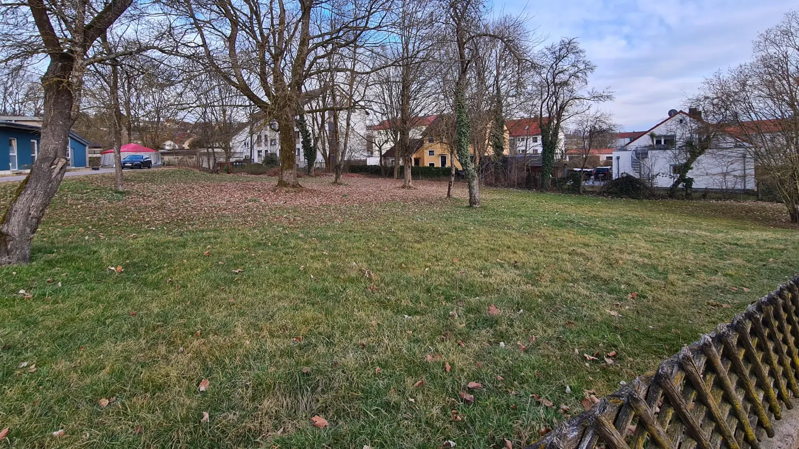 Hier, neben dem ehemaligen Schillingsfürster Löschteich, soll sich im März 1945 ein Hauptverbandsplatz befunden haben. (Foto: Margit Schwandt)