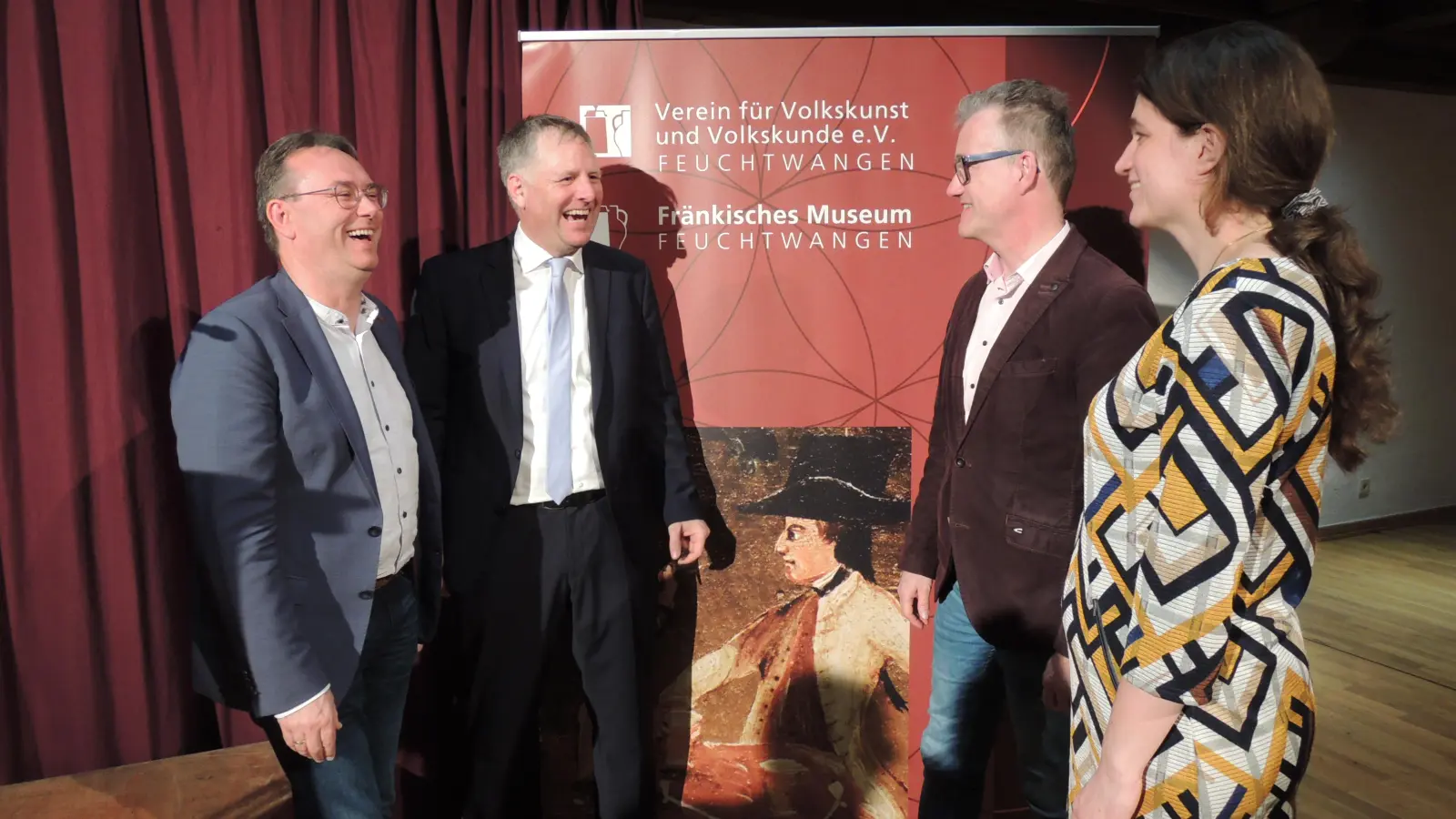 Beim Festakt zum 120-jährigen Bestehen des Vereins für Volkskunst und Volkskunde Feuchtwangen (von links): Stellvertretender Vorsitzender Herbert Lindörfer, Geschäftsführer Dr. Rudolf Neumaier vom Bayerischen Landesverein für Heimatpflege, Vorsitzender Patrick Ruh und Museumsleiterin Dr. Uta Karrer. (Foto: Peter Zumach)