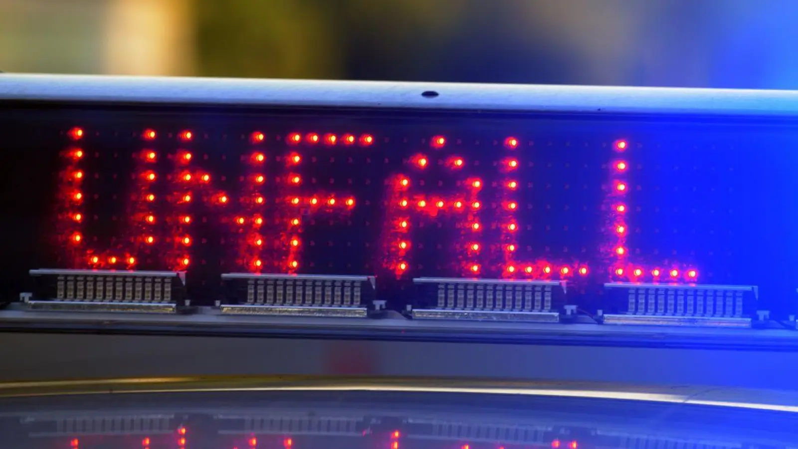 Die Bergungsarbeiten auf der Autobahn 9 dauern noch an. (Symbolbild) (Foto: Stefan Puchner/dpa)