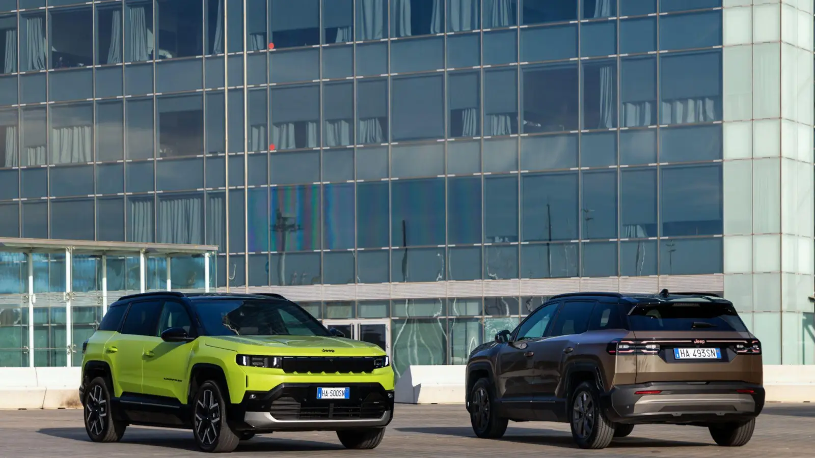 Der neue Jeep Compass startet in die dritte Generation und setzt mit kantigem Design und robuster Optik ein klares Statement in der Mittelklasse. (Foto: Jeep/dpa-tmn)
