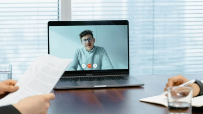 Ein digitales Bewerbungsgespräch ist keine Seltenheit mehr. Auch hier ist eine gute und umfangreiche Vorbereitung das A und O. (Foto: Pexels)