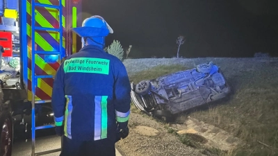 Mehrfach überschlug sich der Wagen eines 22-Jährigen bei einem Unfall zwischen Berolzheim und Bad Windsheim. (Foto: Feuerwehr Bad Windsheim)