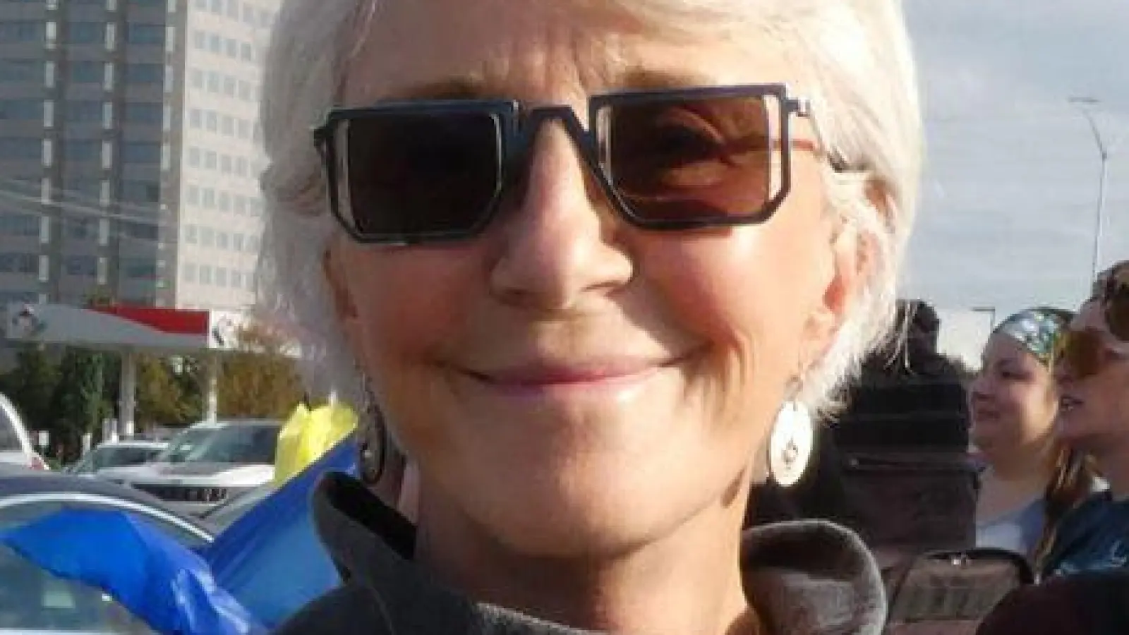 Petra kann nicht verstehen, warum Trump dem Kremlchef „den roten Teppich“ ausrollt.  (Foto: Luzia Geier/dpa)