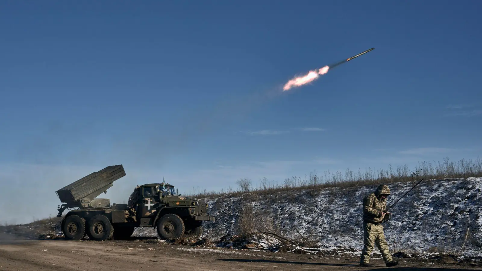 Die Ukraine ist einer Studie zufolge das militarisierteste Land der Welt. (Foto: Libkos/AP/dpa)
