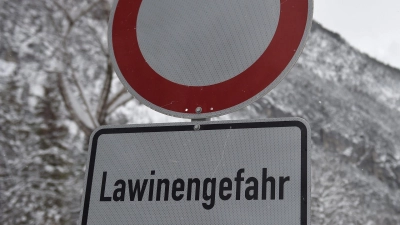 Regional ist die Lawinengefahr in Bayern groß. (Symbolbild)  (Foto: Angelika Warmuth/dpa)
