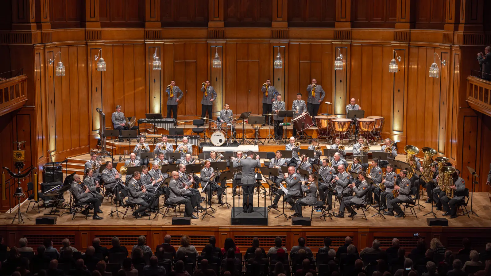 Das Heeresmusikkorps Veitshöchheim spielt am Montag, 15. Dezember, in Dinkelsbühl. Der Erlös der Benefizveranstaltung ist für die Jugendarbeit der Knabenkapelle bestimmt. (Foto: Heeresmusikkorps/Müller)