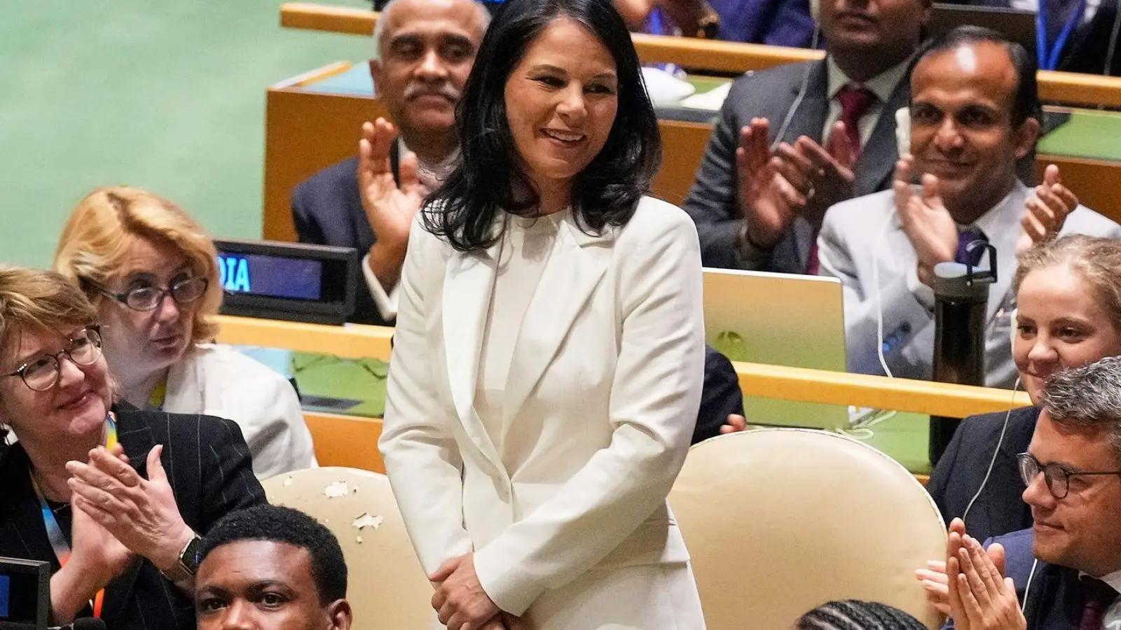 Baerbock nach der Wahl in New York (Foto: Richard Drew/AP/dpa)