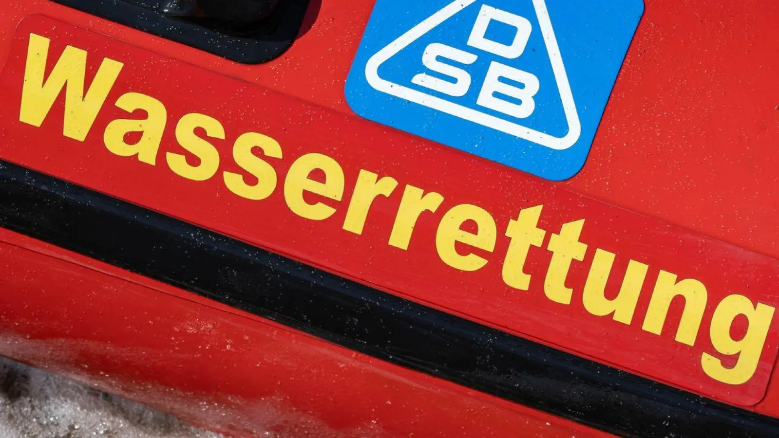 Auch die Wasserrettung war an der Suche beteiligt. (Symbolbild) (Foto: Stefan Sauer/dpa)