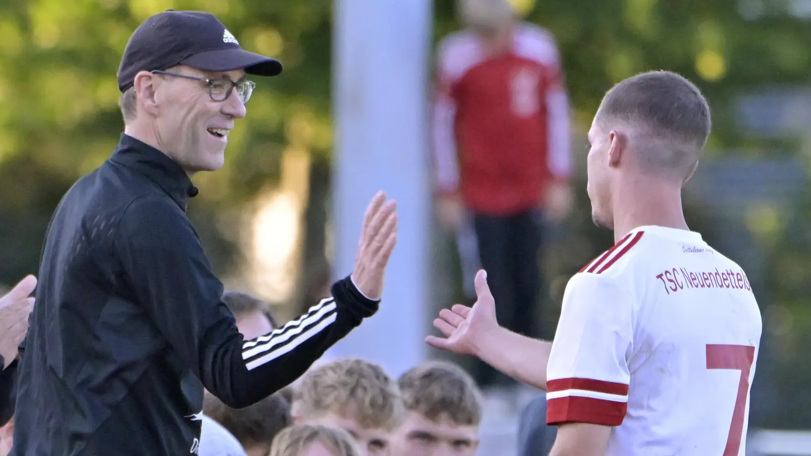 Gut gemacht: TSC-Trainer Dieter Kreiselmeier (links, hier in einem anderen Spiel) sah ein spätes Tor seiner Elf. (Foto: Martin Rügner)