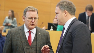 Thüringens Ministerpräsident Bodo Ramelow (l) möchte, dass die Thüringer CDU an alte Stärke anknüpft. (Foto: Bodo Schackow/dpa)