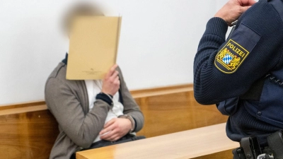 Der 21-Jährige räumte vor Gericht ein, dass er vor der Polizei floh und dabei einen tödlichen Unfall verursachte.  (Foto: Stefan Puchner/dpa)