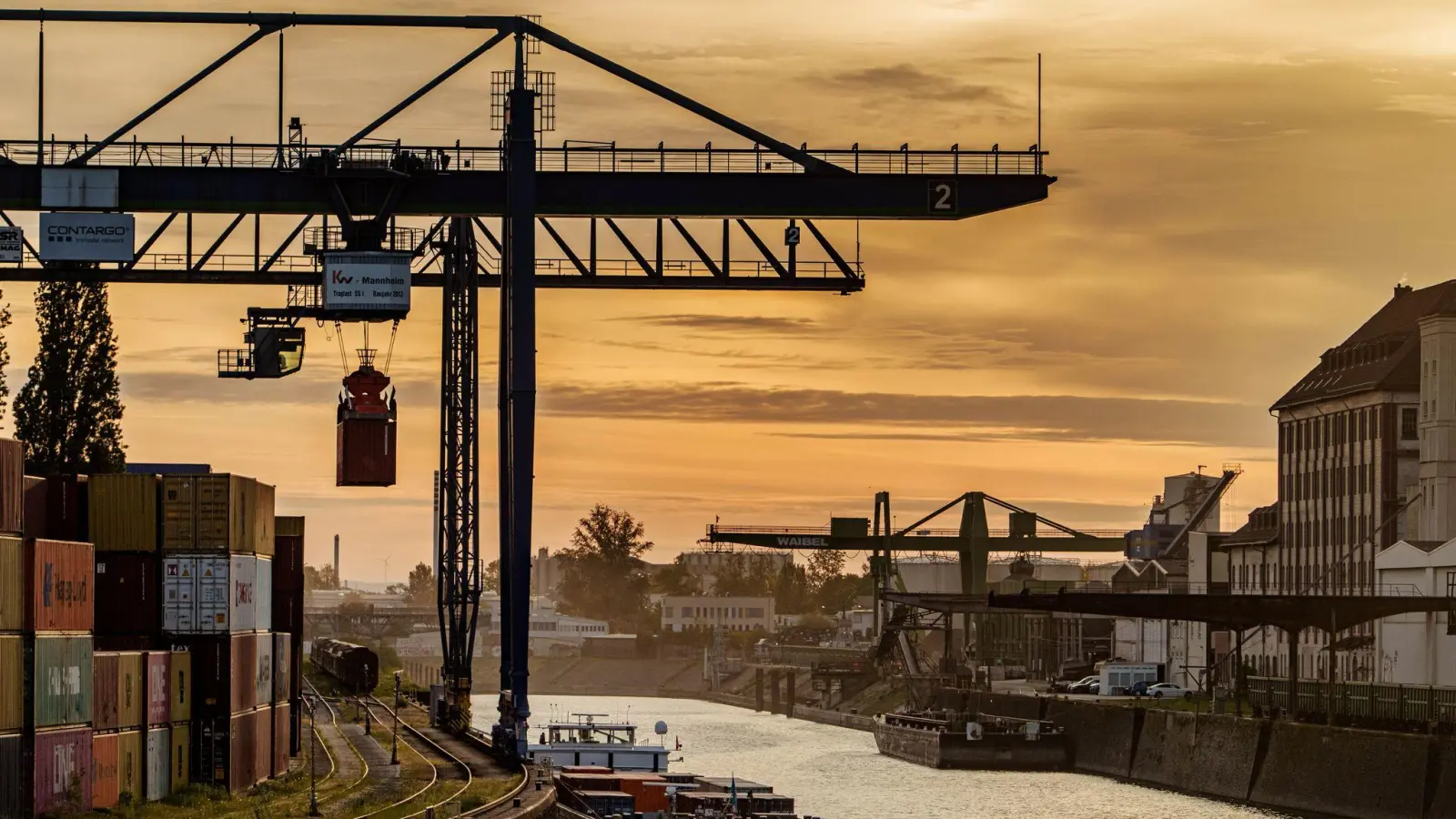 Licht am Horizont? Deutsche Wirtschaft könnte im Herbst allmählich wieder Fahrt aufnehmen. (Symbolbild) (Foto: Andreas Arnold/dpa)