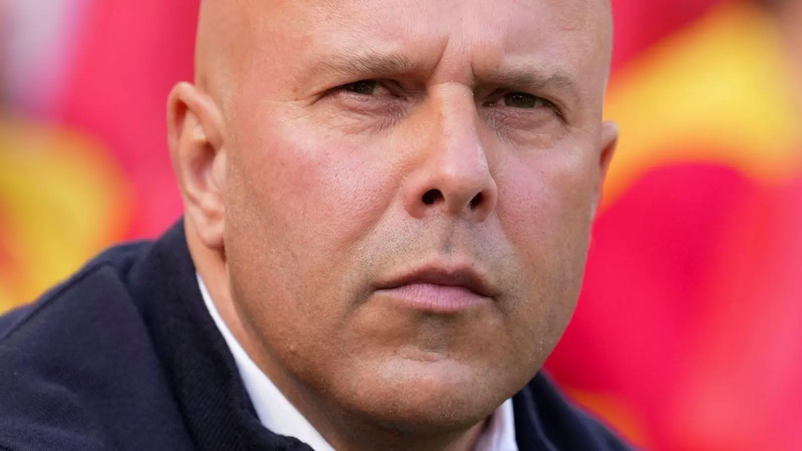 Für Arne Slot war Diogo Jota nicht nur ein toller Spieler, sondern vor allem ein außergewöhnlicher Mensch. (Foto: Jon Super/AP/dpa)