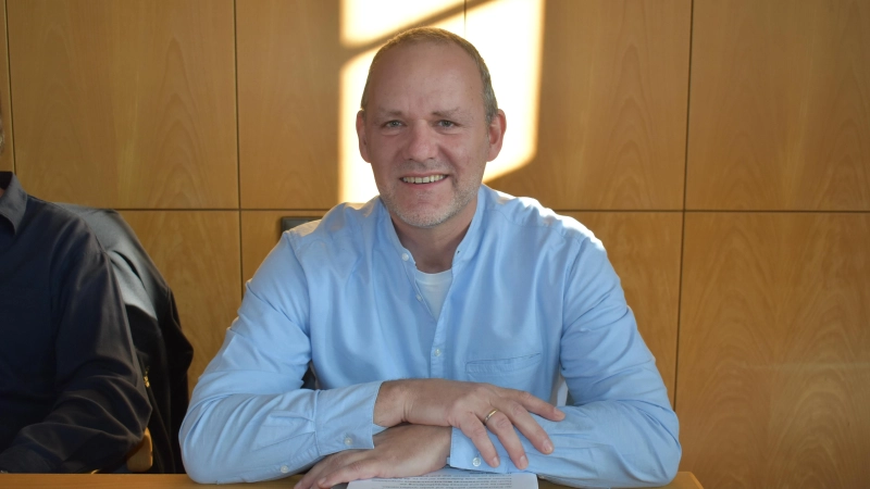 Stefan Geuder, stellvertretender Geschäftsführer des Jobcenters, informierte über Eckdaten im Bereich des SGB II in der Sitzung des Ausschusses für Soziales und Gesellschaft. (Foto: Ute Niephaus)