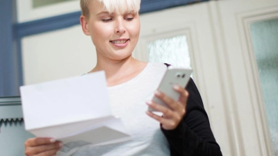 Rechnung erhalten? Dann sollten Sie diese zeitnah begleichen, um Mahnungen zu vermeiden. (Foto: Christin Klose/dpa-tmn)