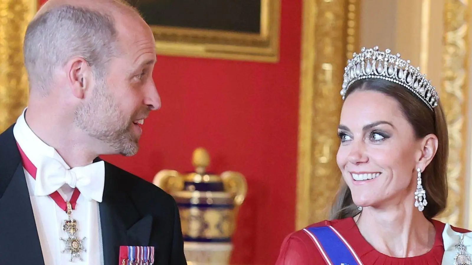 Sie haben gut lachen: Prinz William und Kate dürfen sich auf ein neues Zuhause freuen. (Archivbild) (Foto: Chris Jackson/PA Wire/dpa)