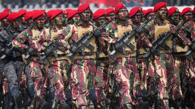 Indonesien zeigt sich bereit, tausende Soldaten nach Gaza zu entsenden - für humanitäre Hilfe und Wiederaufbau des zerstörten Küstenstreifens. (Archivbild) (Foto: Tatan Syuflana/AP/dpa)