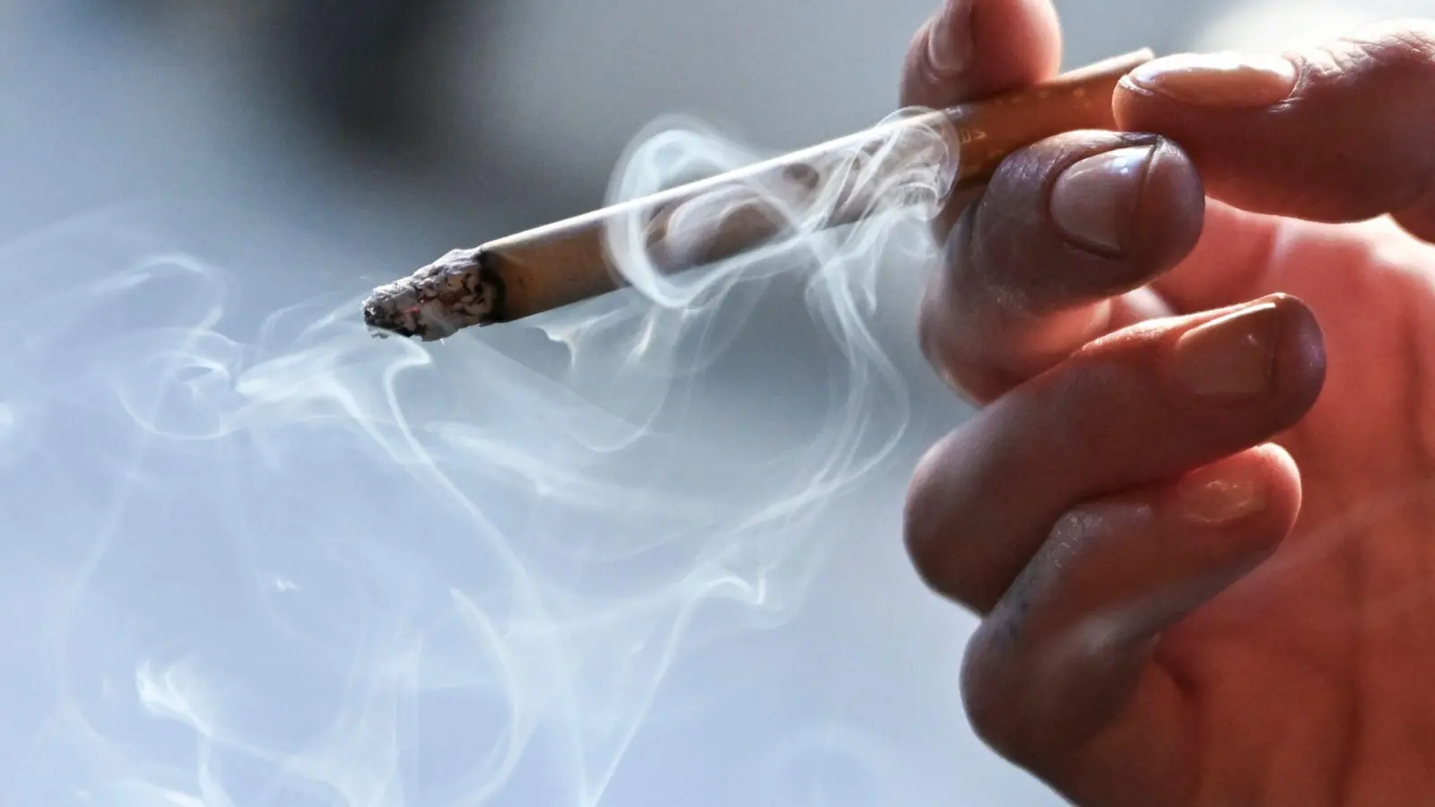  Die Tabaksteuern in Deutschland sollen deutlich steigen, wodurch sich die Preise für Zigaretten erheblich erhöhen würden.  (Foto: Jens Kalaene/dpa)