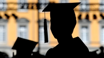 Das Statistische Bundesamt hat Zahlen zu den Habilitationen an deutschen Hochschulen veröffentlicht. (Symbolbild) (Foto: Julian Stratenschulte/dpa)