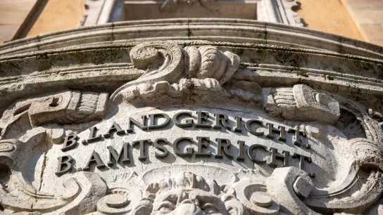 Das Land- und Amtsgericht in Schweinfurt. (Foto: Daniel Karmann/dpa/Archivbild)