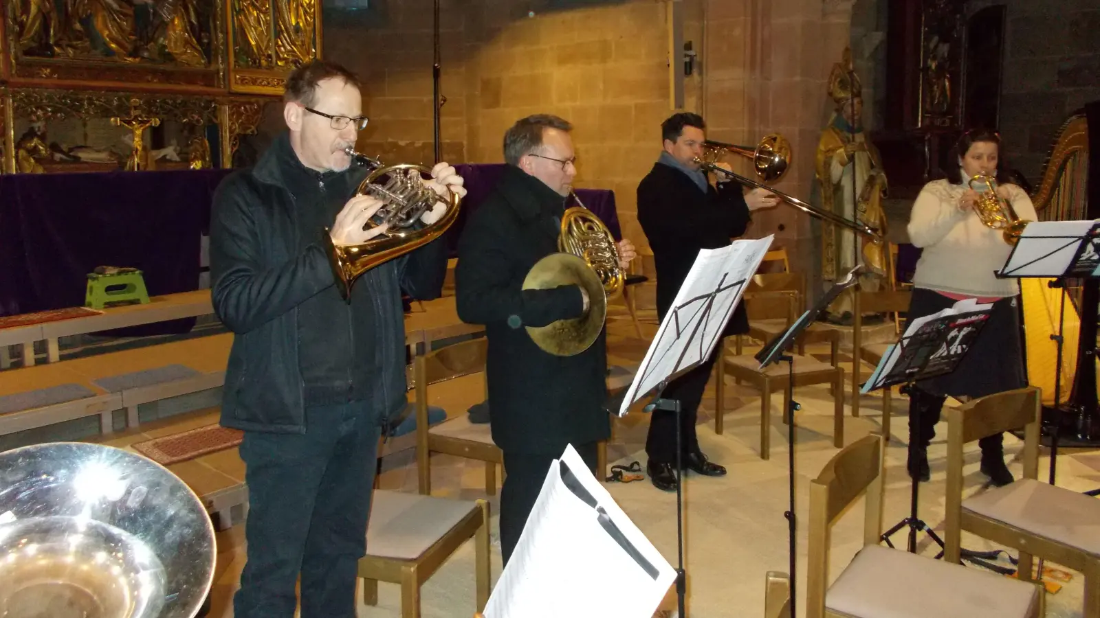 Die Nürnberger Blechmafia spielt „Das alte Schloss“ aus Modest Mussorgskys „Bilder einer Ausstellung“ im Heilsbronner Münster. (Foto: Reinhard Kalb)