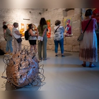 Bei „Kunst in Dachsbach” gab es für die Besucherinnen und Besucher einiges zu sehen, aber zum Beispial auch zu hören. (Foto: Mirko Fryska)