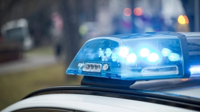 Der 26-Jährige muss sich nun insbesondere wegen der Drohanrufe im Zusammenhang mit der Hofer Realschule strafrechtlich verantworten. (Symbolbild) (Foto: Daniel Vogl/dpa)