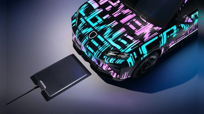 Der neue Porsche Cayenne bietet erstmals kabelloses Laden per Induktion mit bis zu 11 kW Leistung. (Foto: Porsche AG/dpa-tmn)