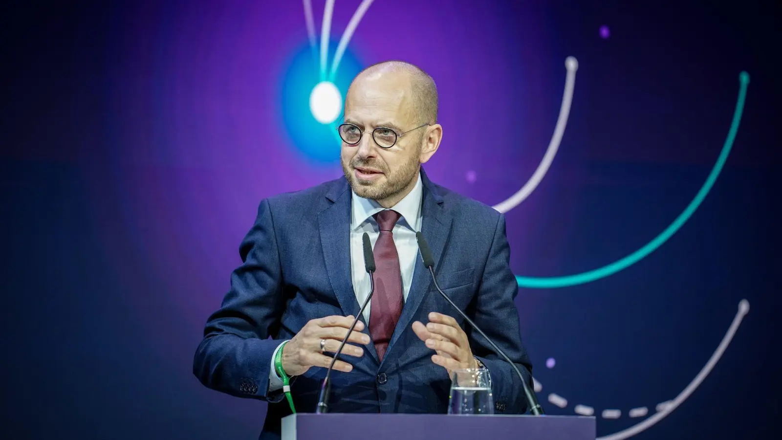 Der Chef von Siemens Energy, Christian Bruch, kann auf Garantien des Bundes verzichten. (Archivbild) (Foto: Kay Nietfeld/dpa)