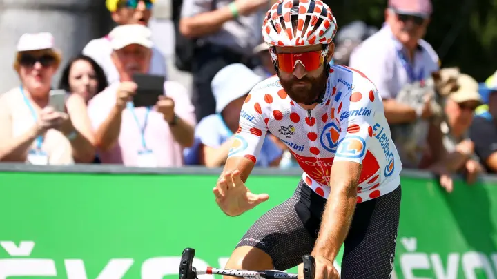 Beinahe-Bergkönig Simon Geschke wird nach der Tour de France wohl bei der Deutschland Tour an den Start gehen. (Foto: David Pintens/BELGA/dpa)