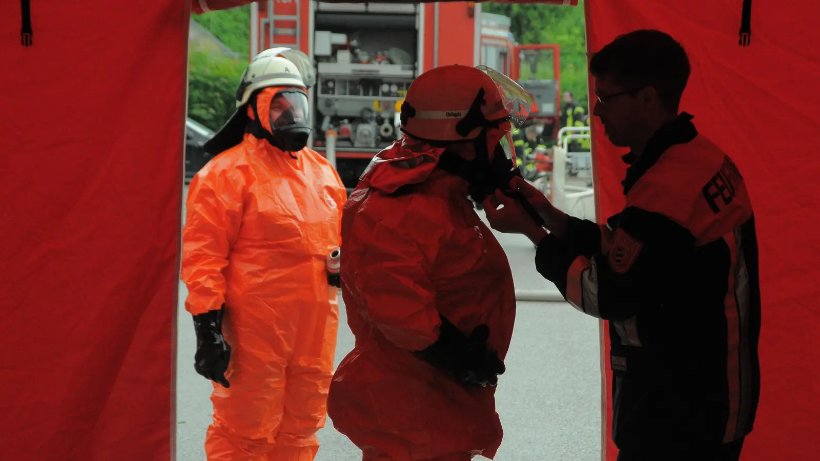 Bei den größeren Feuerwehren gibt es Spezialisten für den Umgang mit Gefahrgut. (Foto: Wolfgang Grebenhof)