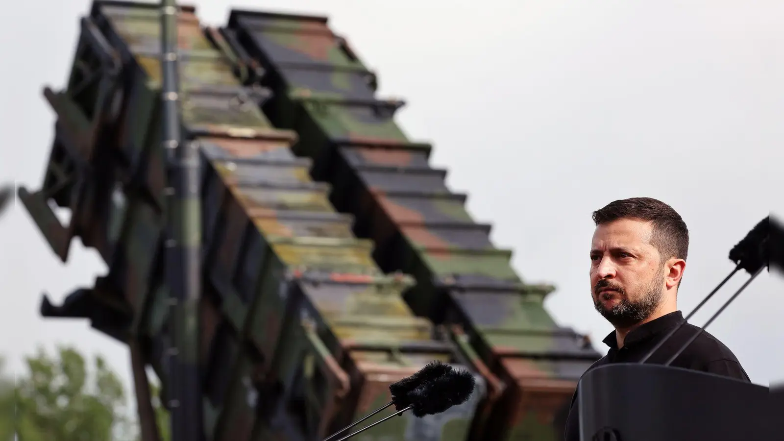 Beim Nato-Gipfel in der Türkei wirbt Selenskyj für mehr Lieferungen dringend benötigter Flugabwehrraketen für Patriot-Systeme an sein von Russland angegriffenes Land. (Archivbild) (Foto: Jens Büttner/dpa)