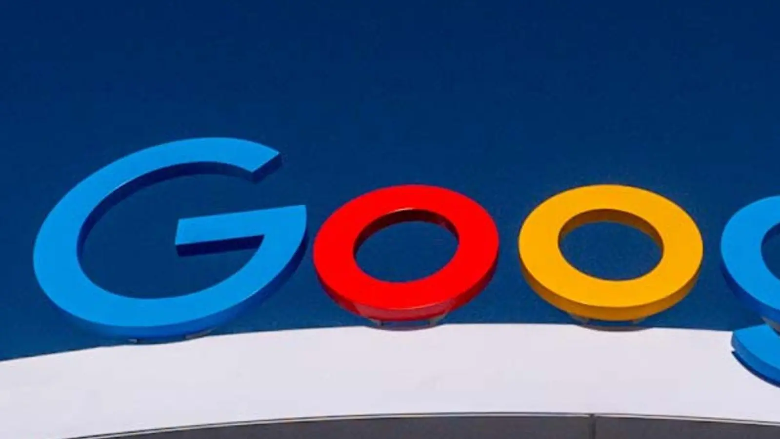 Die Google-Mutter Alphabet profitiert von einem starken Geschäft mit Online-Werbung. (Foto: Andrej Sokolow/dpa)