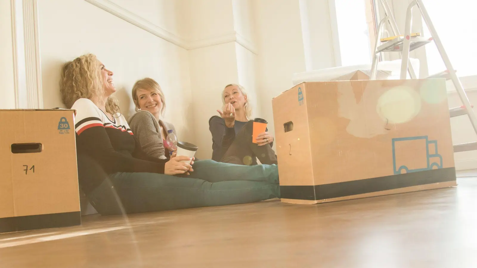 Auszug? Mit der Übergabe der Mietkaution können Mieterinnen und Mieter zu diesem Zeitpunkt noch nicht rechnen. Vermieter dürfen die Zahlung zurückhalten, bis mögliche offene Rechnungen beglichen sind. (Foto: Christin Klose/dpa-tmn/dpa)