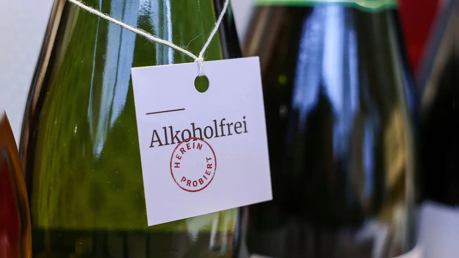 Alkoholfreier Wein liegt im Trend. (Symbolfoto)  (Foto: Oliver Berg/dpa/dpa-tmn)