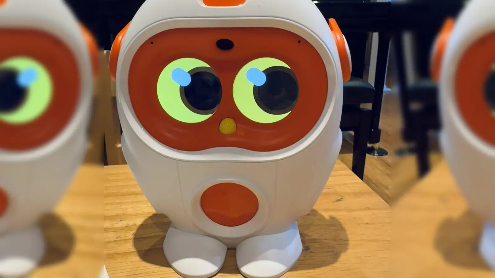 Luka, der Vorleseroboter (Foto: Dr. Zhao Zhao/Universität Guelph/dpa)