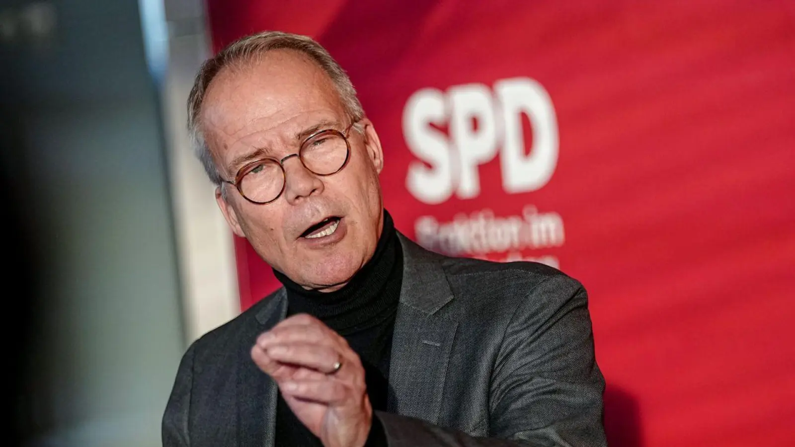 Der SPD-Fraktionsvorsitzende Matthias Miersch lobt die diplomatischen Fortschritte in den Ukraine-Gesprächen.  (Foto: Kay Nietfeld/dpa)