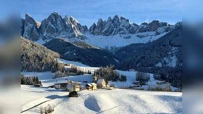 St. Magdalena gilt als eines der schönsten Dörfer Südtirols. (Foto: Christoph Sator/dpa)