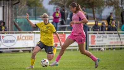 Dynamisch: Dana Keßler (links, hier mit Svenja Vöhringer) erzielte ihre ersten Treffer für Weinberg in einem Pflichtspiel.  (Foto: Markus Zahn)