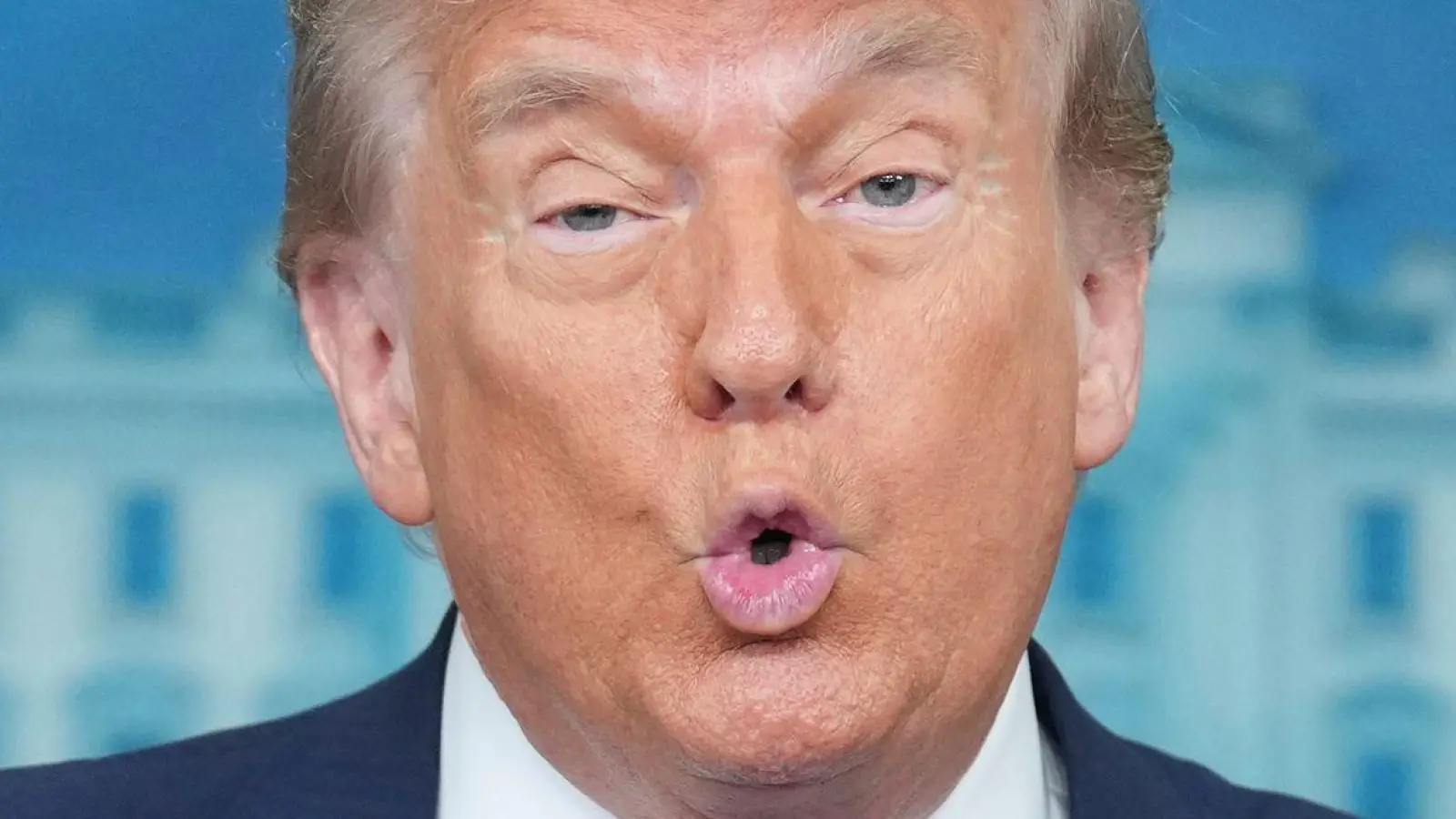 US-Präsident Trump will sich am Montag zu Zöllen äußern. (Archivbild) (Foto: Jacquelyn Martin/AP/dpa)