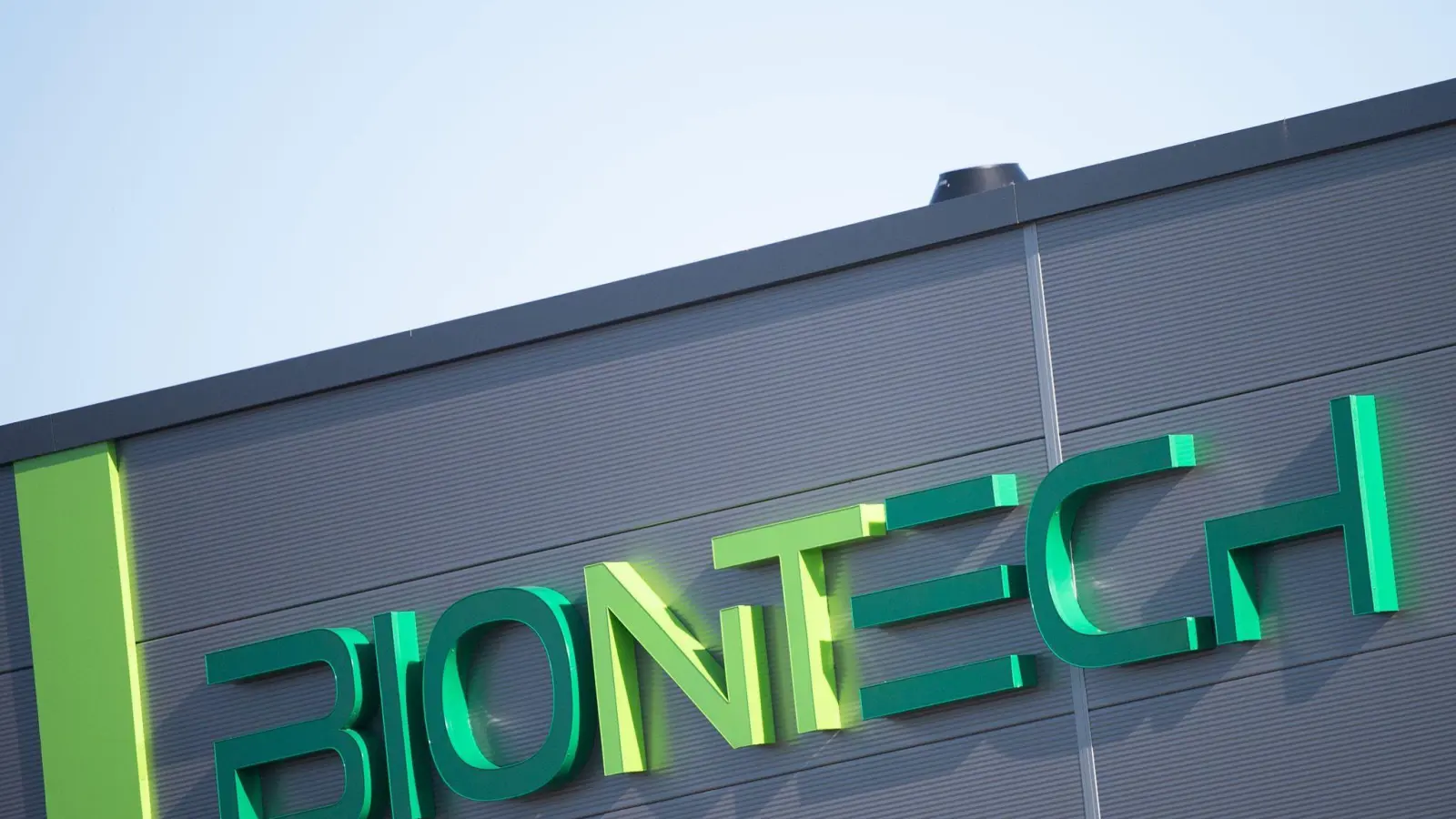 2022 fuhr Biontech insgesamt einen Umsatz von 17,3 Milliarden Euro ein nach knapp 19 Milliarden im Jahr davor. (Foto: Sebastian Gollnow/dpa)