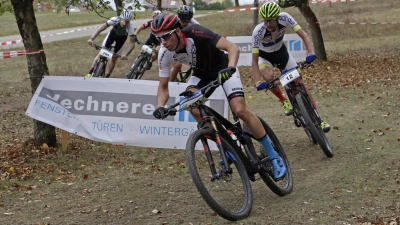 Das Rennen an der Bärenloch-Hütte hat schon Tradition: Am 27. September wird die Strecke im Herrierder Ortsteil Hohenberg wieder von Radsport-Fans aus ganz Süddeutschland bevölkert. (Foto: Günther Holzinger)