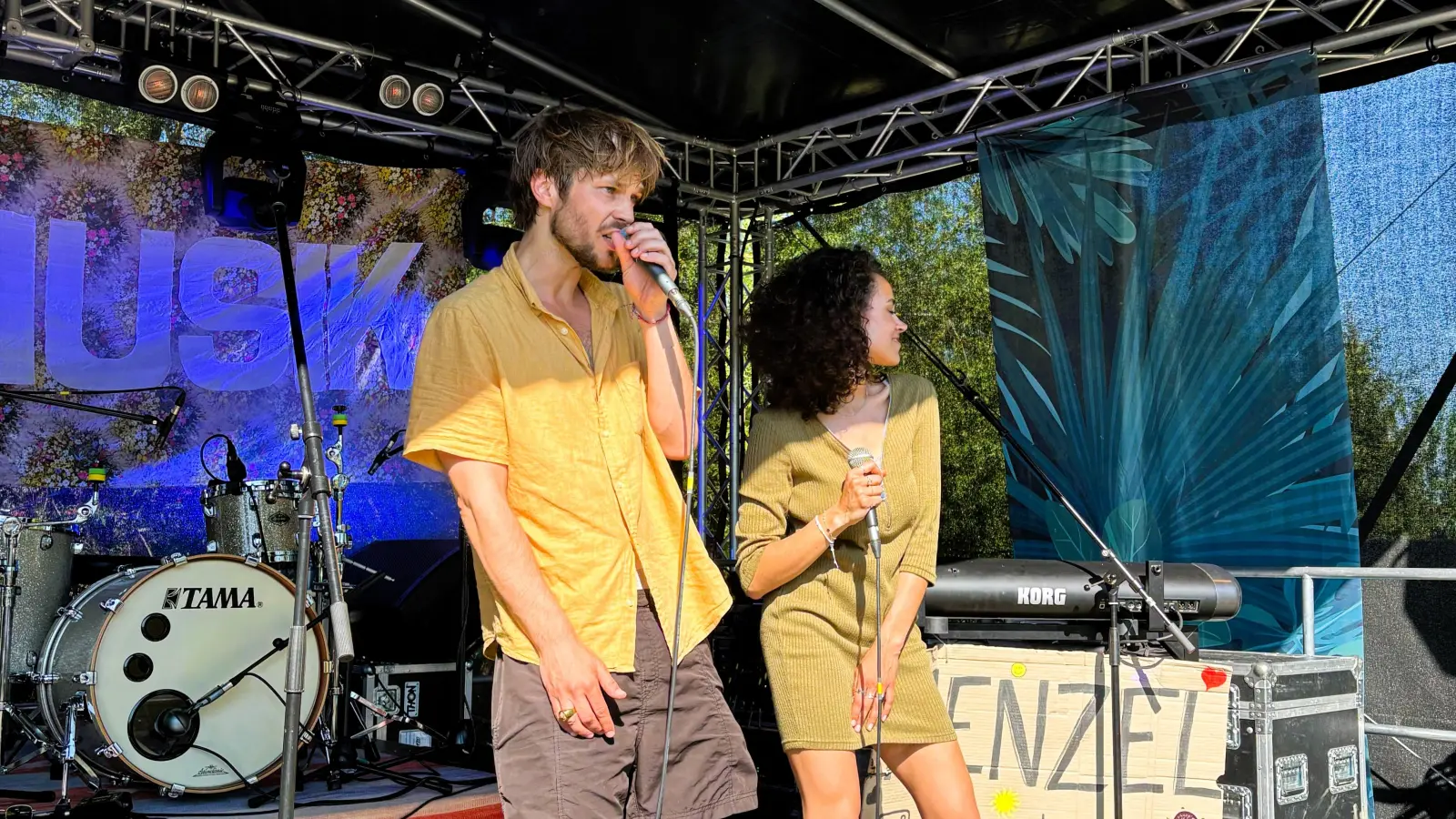 Die Band Menzel aus Würzburg überzeugte das Publikum vor der Bühne mit Indie-Pop. (Foto: Matilda Krommer)